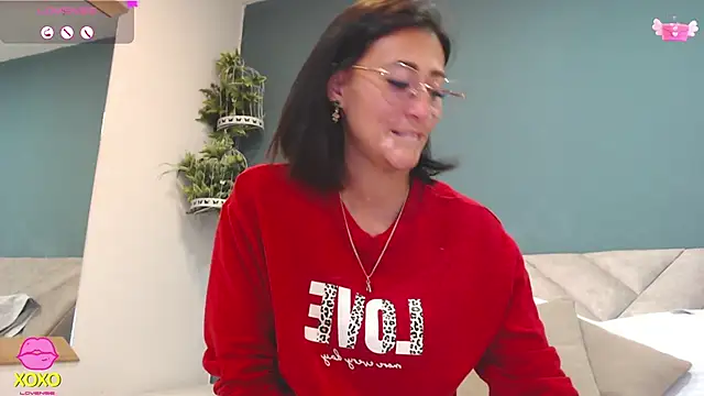 Snapshot of SharisWillian chatting on April 9, 2026, 3:19 am SharisWillian online show from April 9, 2026, 3:19 am