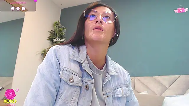 Snapshot of SharisWillian chatting on March 21, 2026, 3:41 am SharisWillian online show from March 21, 2026, 3:41 am