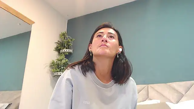 Snapshot of SharisWillian chatting on March 19, 2026, 4:12 am SharisWillian online show from March 19, 2026, 4:12 am