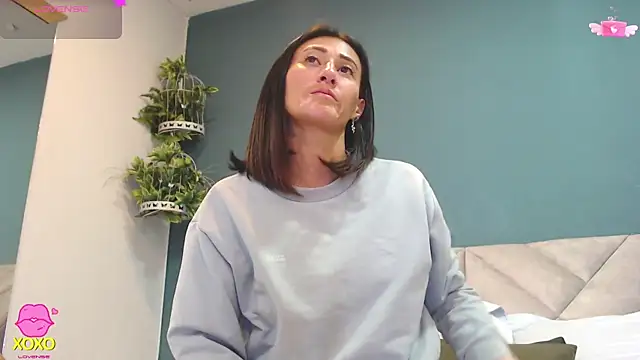 Snapshot of SharisWillian chatting on March 12, 2026, 4:07 am SharisWillian online show from March 12, 2026, 4:07 am