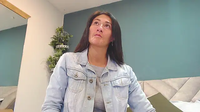 Snapshot of SharisWillian chatting on March 14, 2026, 3:45 am SharisWillian online show from March 14, 2026, 3:45 am