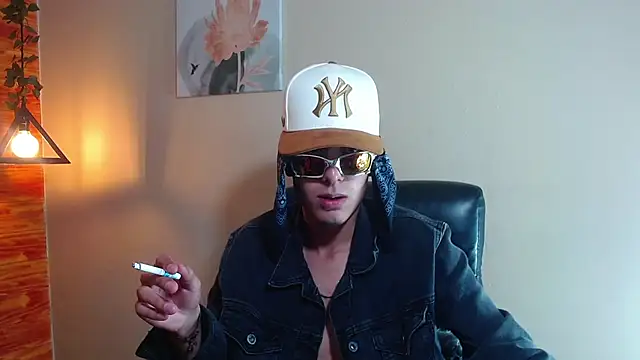 Snapshot of Bastiaan_28 chatting on February 14, 2025, 7:59 am Bastiaan 28 online show from February 14, 2025, 7:59 am