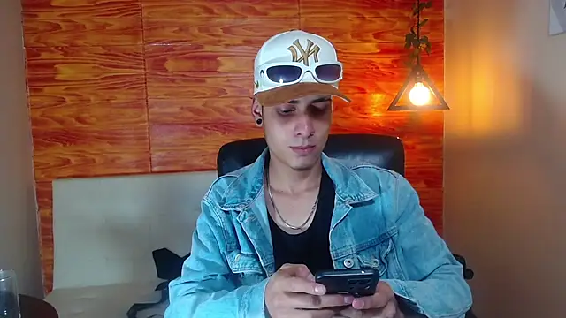 Snapshot of Bastiaan_28 chatting on February 19, 2025, 3:06 am Bastiaan 28 online show from February 19, 2025, 3:06 am