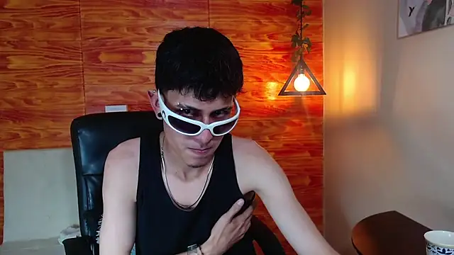 Snapshot of Bastiaan_28 chatting on February 9, 2025, 9:37 am Bastiaan 28 online show from February 9, 2025, 9:37 am