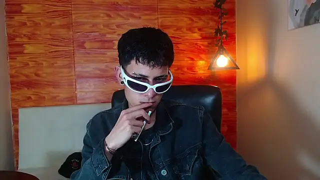 Snapshot of Bastiaan_28 chatting on March 3, 2025, 12:12 am Bastiaan 28 online show from March 3, 2025, 12:12 am