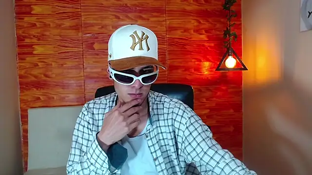 Snapshot of Bastiaan_28 chatting on February 21, 2025, 3:12 am Bastiaan 28 online show from February 21, 2025, 3:12 am