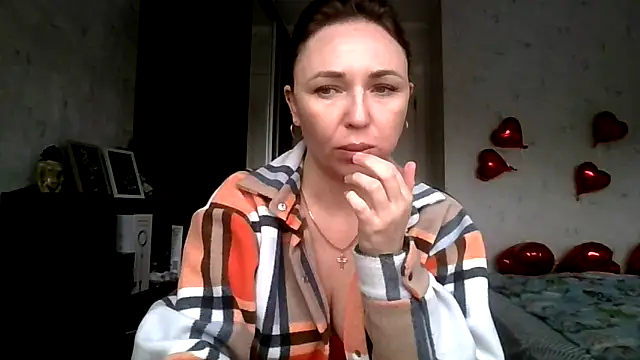 AngelinaLove28 online show from February 11, 2026, 7:08 am