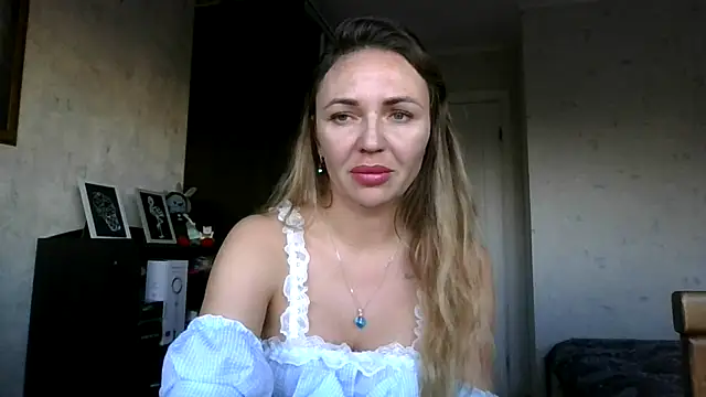 AngelinaLove28 online show from November 24, 2025, 7:41 am