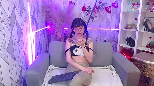 charlottemoonxz online show from October 7, 2025, 7:48 pm