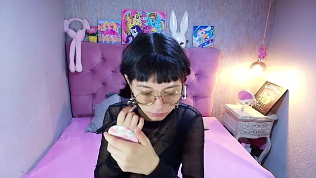 charlottemoonxz online show from March 6, 2026, 6:58 pm
