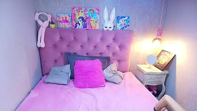 charlottemoonxz online show from February 27, 2026, 6:52 pm