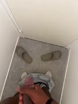 Snapshot of damien954 chatting on April 11, 2026, 12:29 am damien954 online show from April 11, 2026, 12:29 am