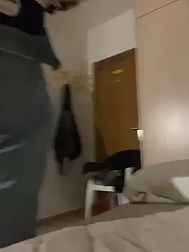 Snapshot of Kamaleonix chatting on February 16, 2026, 9:13 pm Kamaleonix online show from February 16, 2026, 9:13 pm