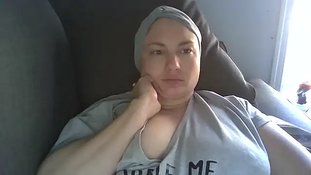 MilfyMrsRobinson online show from June 24, 2026, 7:22 pm