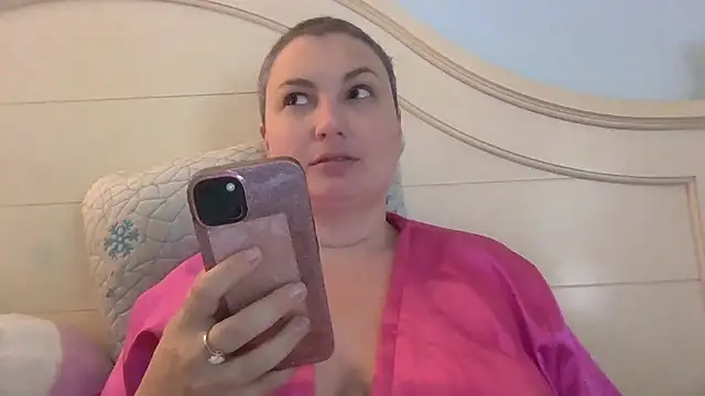 MilfyMrsRobinson online show from July 23, 2026, 1:30 pm