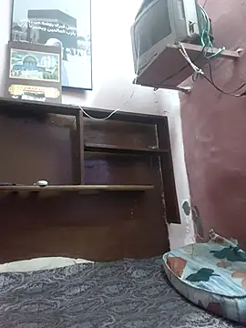 ListedLoin online show from August 4, 2026, 10:03 pm