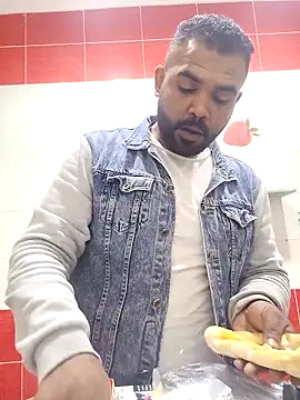 ListedLoin online show from February 18, 2025, 3:52 pm