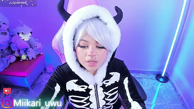 Ahri Elderwood online show from November 16, 2025, 5:34 am