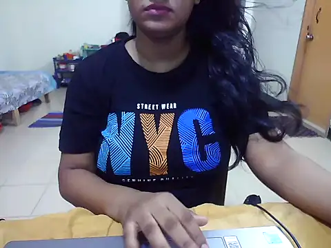 Snapshot of JustinaIra chatting on October 4, 2025, 7:04 pm JustinaIra online show from October 4, 2025, 7:04 pm