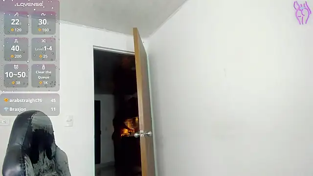 Bigcatalove online show from April 15, 2026, 7:58 pm