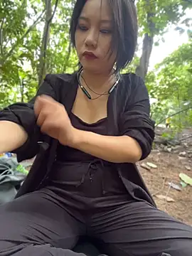 Eliza-E online show from June 2, 2026, 1:27 am