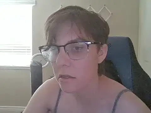 Snapshot of KaliSnow199623 chatting on February 5, 2025, 12:20 am KaliSnow199623 online show from February 5, 2025, 12:20 am