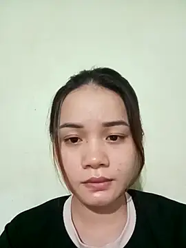 Ngoc-Trinh online show from November 23, 2025, 4:28 pm