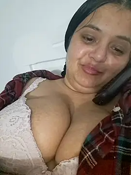 sarahhh1987 online show from December 19, 2025, 7:49 pm