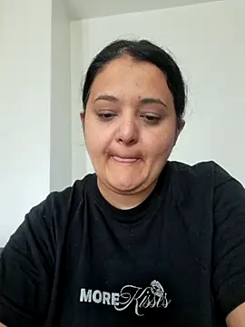 sarahhh1987 online show from April 6, 2026, 8:48 am