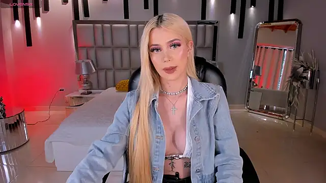 HannaConnor  online show from May 28, 2026, 9:10 pm