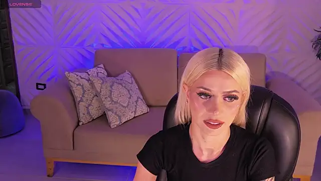 HannaConnor  online show from July 25, 2026, 11:55 pm