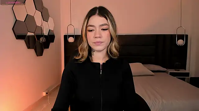 ViolettHansson online show from February 15, 2026, 10:47 am