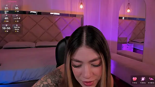 ViolettHansson online show from March 18, 2026, 6:09 pm