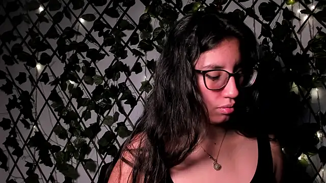 CoralineSanchez online show from October 29, 2025, 3:27 am