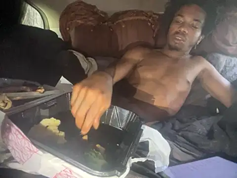 SlimeCrownzOut5 online show from April 5, 2026, 7:31 pm