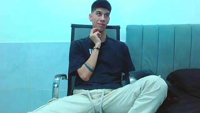 jhony-sex online show from March 12, 2026, 4:07 am