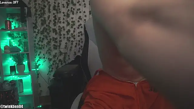 twinkben online show from November 16, 2025, 3:33 am