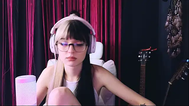 Avi Nile online show from February 4, 2026, 3:23 am