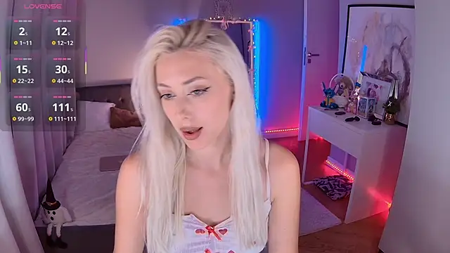 LoryWood online show from November 5, 2025, 3:26 pm