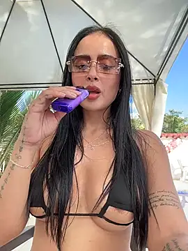 Alexandra duque online show from November 22, 2025, 8:29 pm