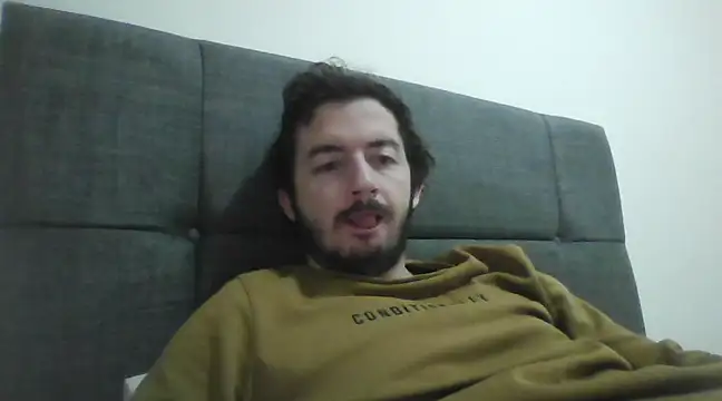 Snapshot of laynufff chatting on February 19, 2025, 7:06 am laynufff online show from February 19, 2025, 7:06 am