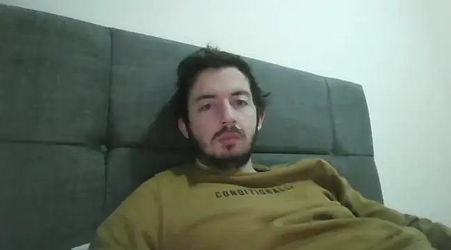 Snapshot of laynufff chatting on February 17, 2025, 7:04 am laynufff online show from February 17, 2025, 7:04 am