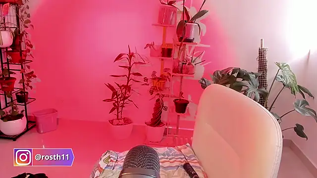 Snapshot of rossth1 chatting on November 20, 2025, 7:03 pm rossth1 online show from November 20, 2025, 7:03 pm