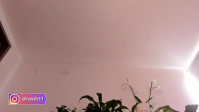 Snapshot of rossth1 chatting on October 25, 2025, 7:03 pm rossth1 online show from October 25, 2025, 7:03 pm