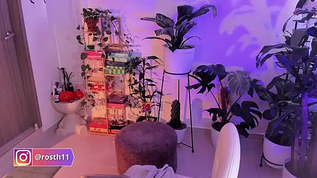 Snapshot of rossth1 chatting on October 29, 2025, 7:35 pm rossth1 online show from October 29, 2025, 7:35 pm