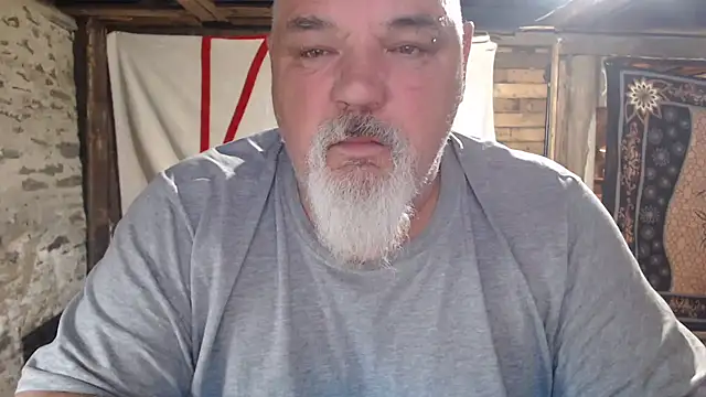 Newfiesausage1972 online show from May 13, 2026, 11:17 am