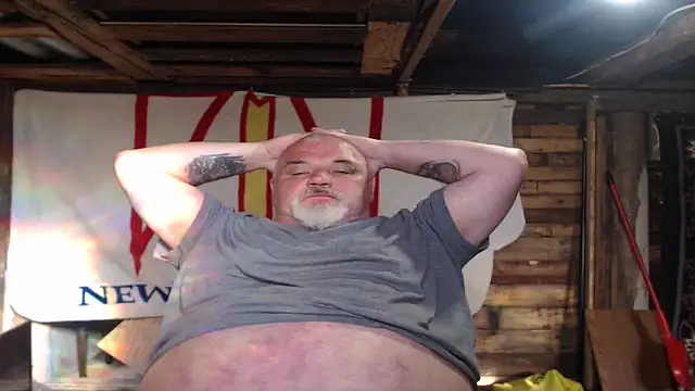 Newfiesausage1972 online show from May 22, 2026, 10:41 pm