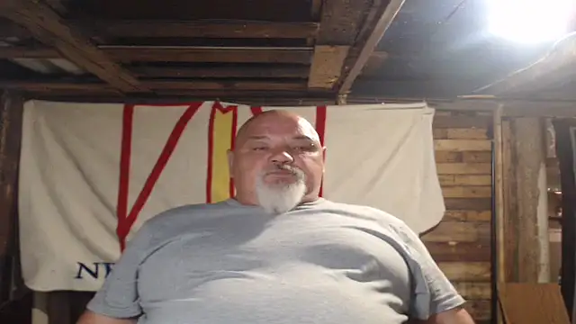 Newfiesausage1972 online show from May 31, 2026, 10:54 pm