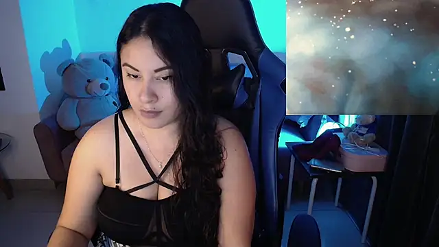 Snapshot of LauraHawkes chatting on March 1, 2025, 1:22 am LauraHawkes online show from March 1, 2025, 1:22 am