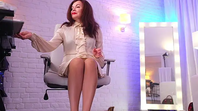 Nylon Legs online show from December 3, 2025, 9:47 pm